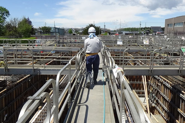 通路足場（地足場）組立